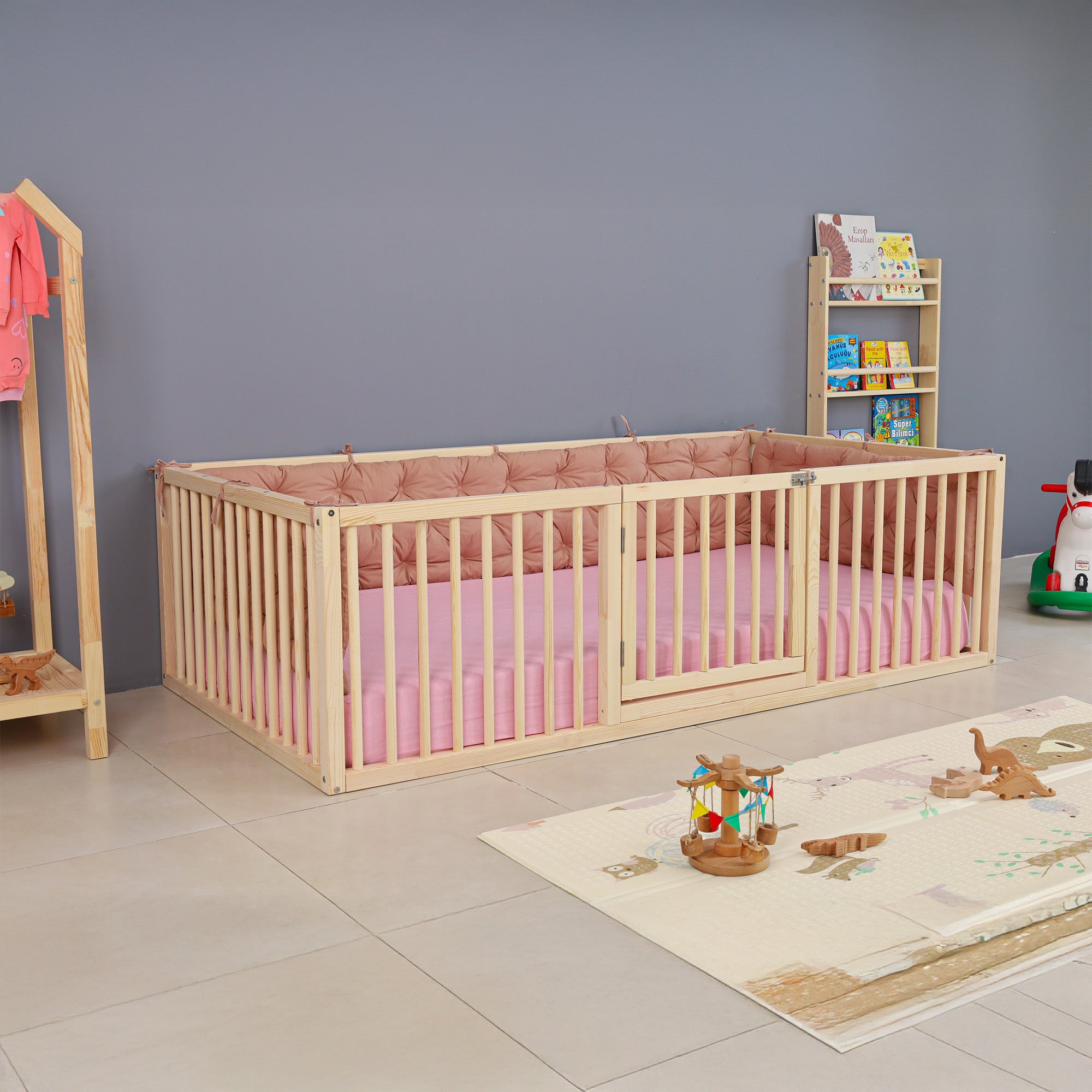 Lino - Montessori Playpen Floor Bed with Cylindrical Railings and Gate